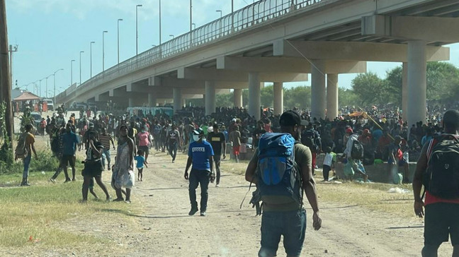Migrant Influx Overwhelms Southern Border as Title 42 Winds Down